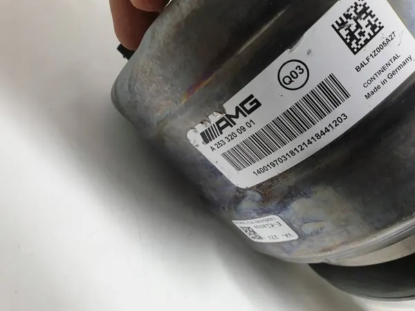 MERCEDES GLC 4.3 AMG Stötdämpare A2533207900 A2533208000 image 7