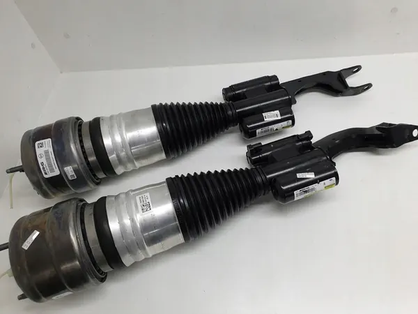 MERCEDES GLC 4.3 AMG Stötdämpare A2533207900 A2533208000 image 8