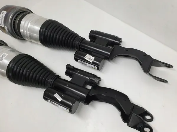 MERCEDES GLC 4.3 AMG Stötdämpare A2533207900 A2533208000 image 9