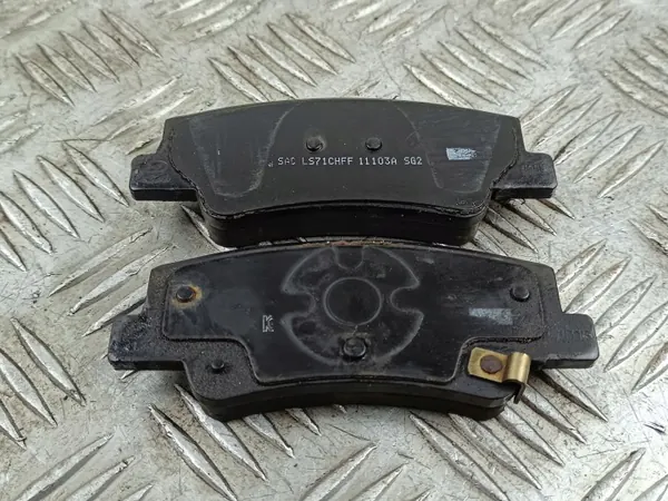 Kia OE FOB43267 Taka jarrupalat - Käytetty image 3