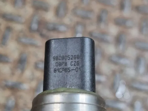 Capteur Pression Carburant Opel Crossland X 1.5 HDI OEM 9809052680 image 4