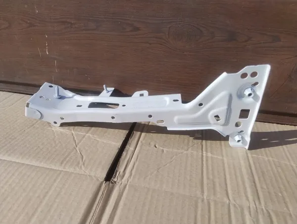 Audi A4 B9 Rechter spatbordbeugel OEM 8W0821136C image 3