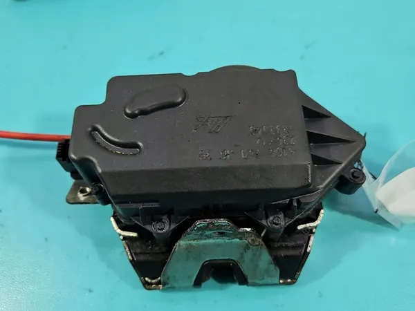 Baklås A1647400635 Mercedes W211 Kombi 10 Pin image 4