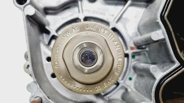 Pompe à eau Skoda OEM 05E121111AB - État utilisé image 3