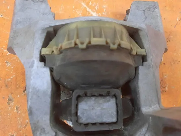 FIAT BRAVO Engine Mount 51796829 image 5