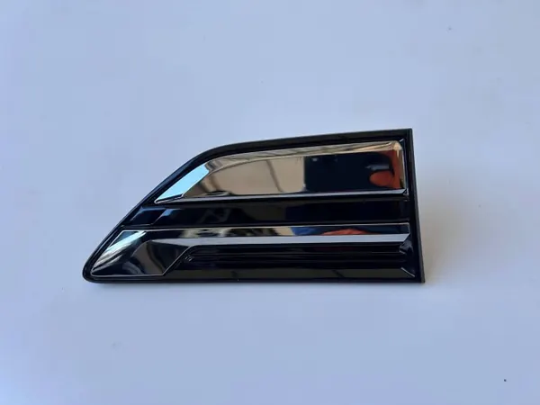 Tapón de guardabarros delantero derecho OEM MCJ18731 Renault Arkana image 2