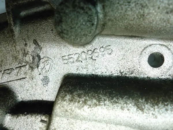 Bomba de óleo FIAT ALFA ROMEO 1.4T T-JET OEM 55209695 image 3