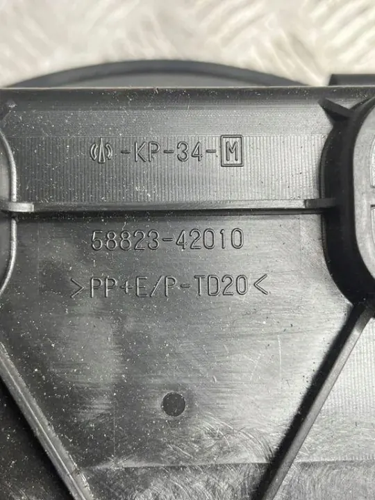 Toyota RAV4 XA40 2015 keskikonsolin käsinoja OEM 5882342010 image 5