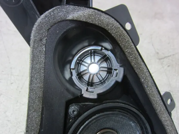 BMW X3 F25 Top HiFi Luidspreker OEM 65139213760 Rechts Achter image 3