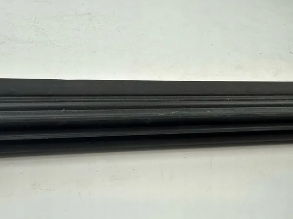 Toyota LAA26974 Framdörr fönsterpackning vänster sida image 10