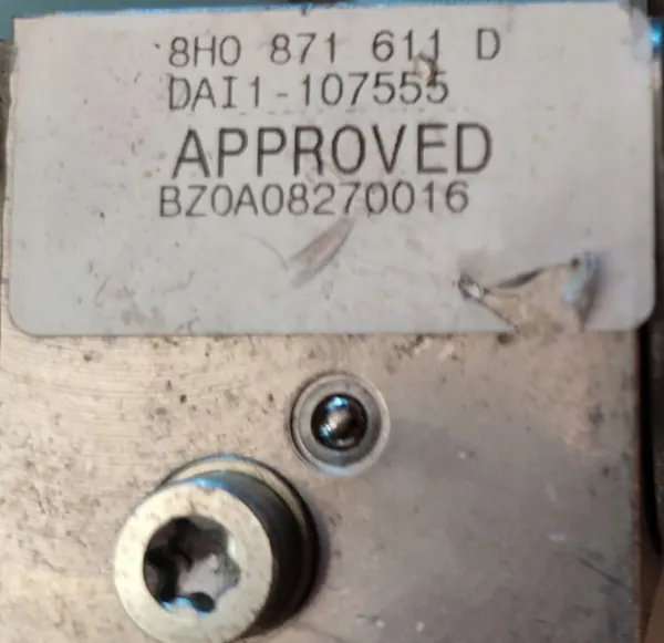 Audi A4 Cabriolet dakpomp OEM 8H0871611D image 3