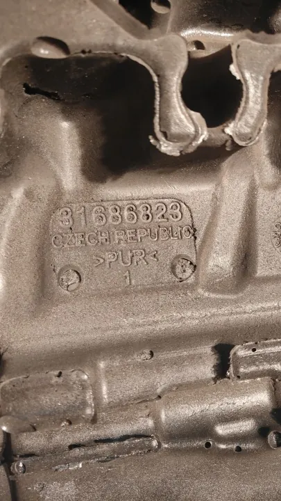 Volvo Moottorikansi OEM 31686823 S90 V90 V60 S60 image 3