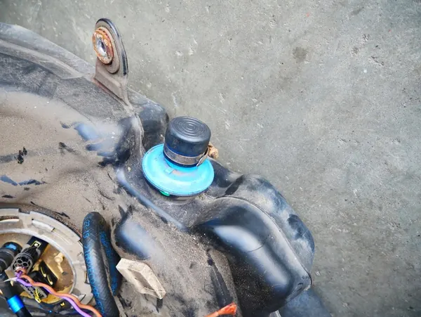 BMW F11 F10 F06 F07 F12 Fuel Pump Tank OEM 7225002 image 3