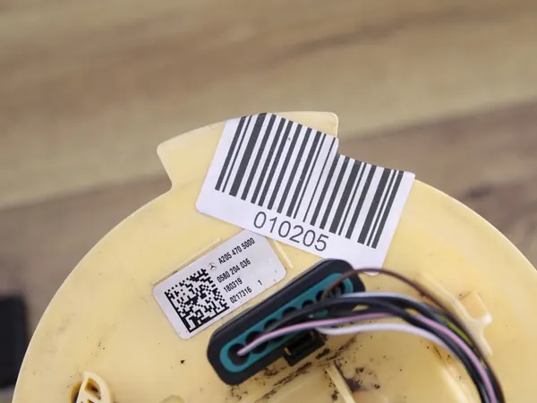 MERCEDES W213 CDI 2.0 BRANDSTOFPOMP A2054705000 image 4