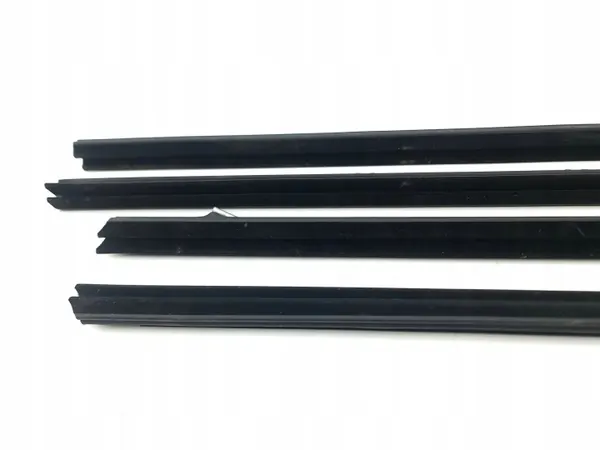 Joint de vitre avant Land Rover OEM AMD193173 image 5