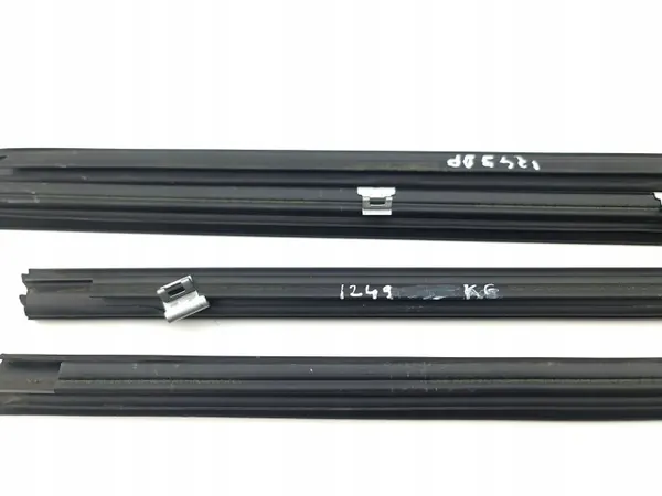 Joint de vitre avant Land Rover OEM AMD193173 image 6