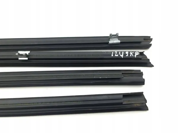 Joint de vitre avant Land Rover OEM AMD193173 image 7