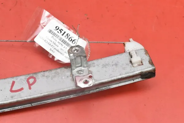 Elevador de Vidro Esquerdo Nissan Micra 2017-2021 OEM 80730-5FA1A image 4