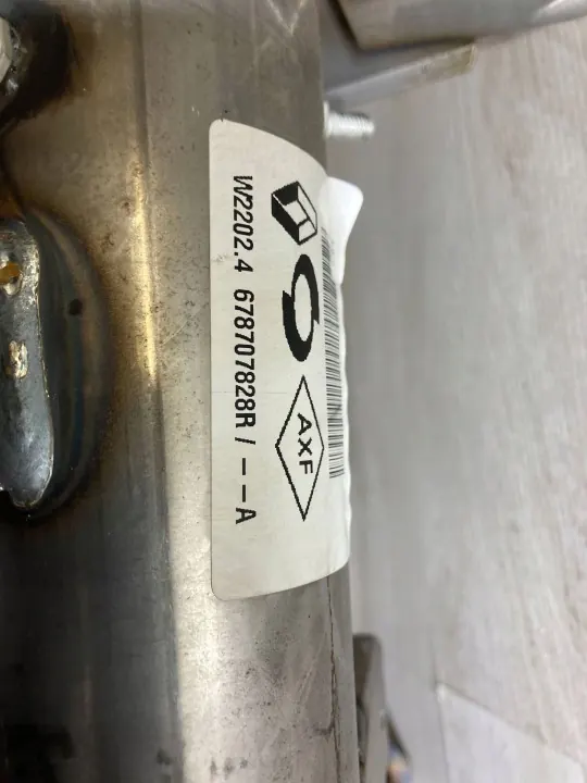 OEM 678707828R kojetaulun palkki Renault Arkana 2022 image 4