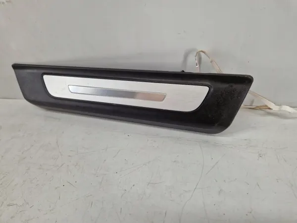 Audi RSQ8 Q8 Oikea taka valaistu kynnyssuojus image 4