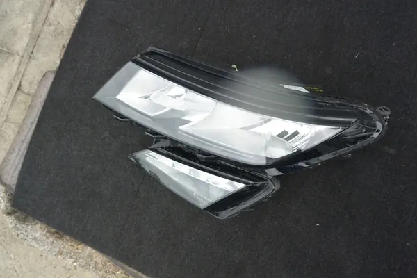 FARO ESQUERDO SKODA KODIAQ 566941015B H7 LED image 5