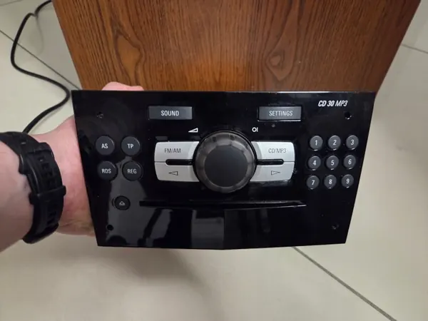 Rádio CD MP3 Opel Corsa D OEM 13357129 - Desbloqueado image 2