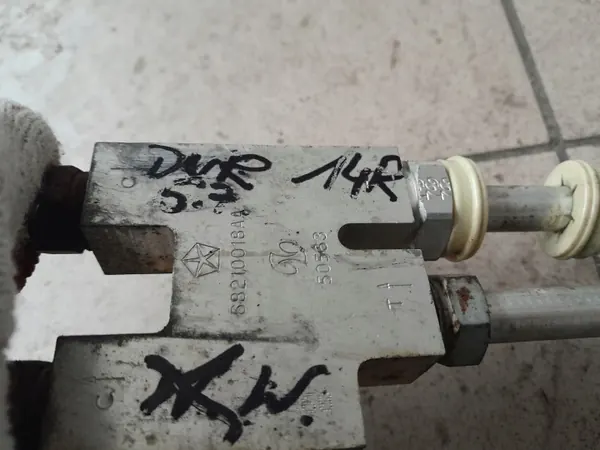 Ölkühlerleitungen OEM 68210018AA für 5.7 HEMI image 4