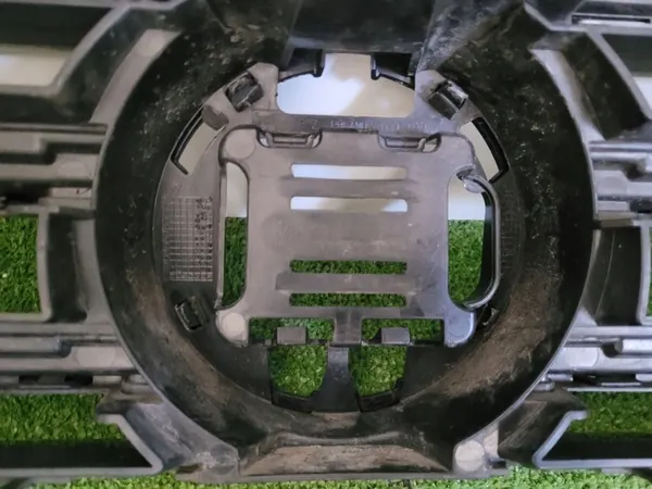 VW TIGUAN II 2 5NA Grill Front 5NA853651G image 9