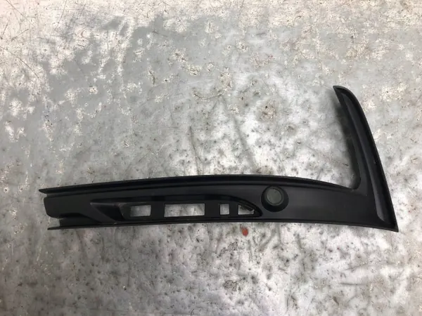 OEM 83F807834C Takapuskurin Oikea Lista Audi RS Q3 image 2