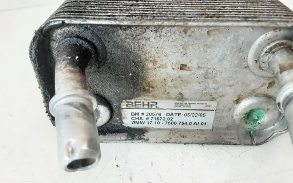 Arrefecedor de óleo BMW X5 E53 OEM 75007540 - Usado image 3