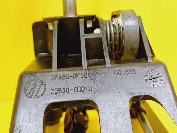 Sélecteur de vitesses manuel Toyota Yaris I 1.0B 33530-0D010 image 6