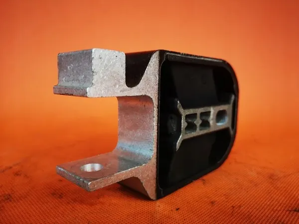 Volvo V40 T3 Motorhalterung 31359652 image 3