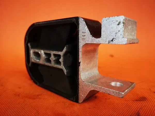 Volvo V40 T3 Motorhalterung 31359652 image 4