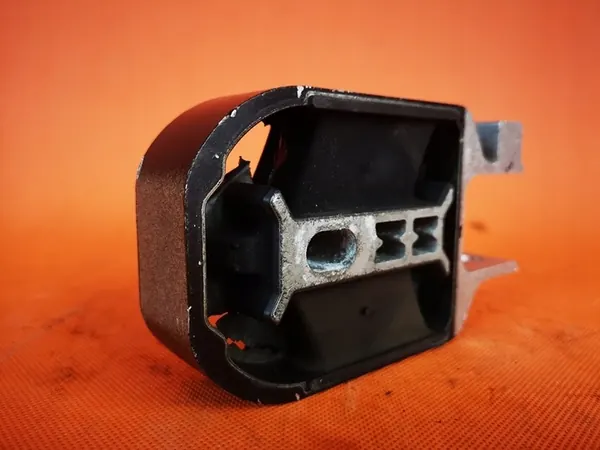 Volvo V40 T3 Motorhalterung 31359652 image 5