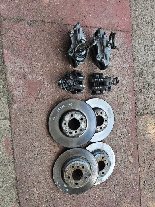 BREMBO Jarrukokonaisuus: Levyt & Puristimet BMW F30 image 4