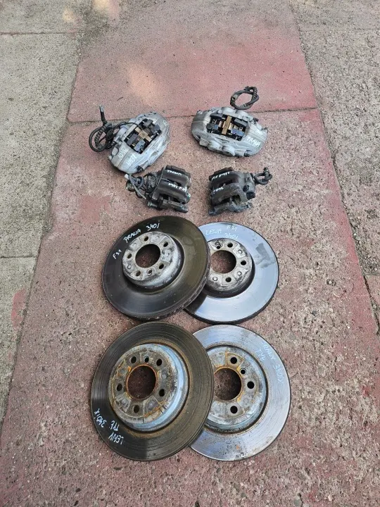 BREMBO Jarrukokonaisuus: Levyt & Puristimet BMW F30 image 5