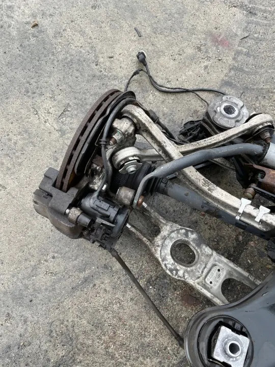 Mercedes C-klass W205 bakfjädring OEM 2053502500 image 10