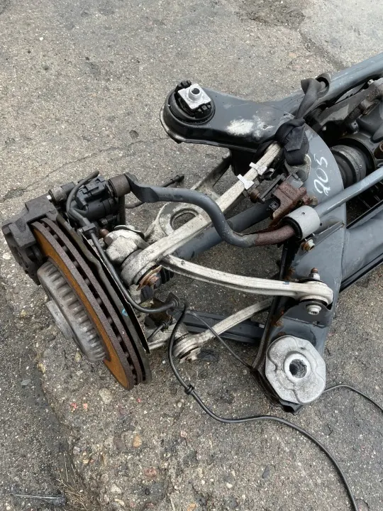 Mercedes C-klass W205 bakfjädring OEM 2053502500 image 6