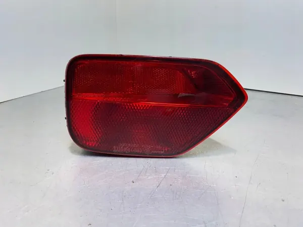 Refletor farol traseiro Subaru OE A048696 - Usado image 2