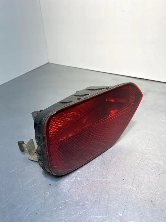 Refletor farol traseiro Subaru OE A048696 - Usado image 5