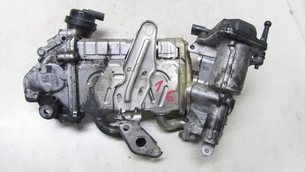 Válvula EGR Mercedes OEM A6541401700 - Usada image 2