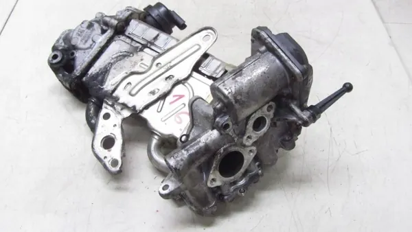 Válvula EGR Mercedes OEM A6541401700 - Usada image 3