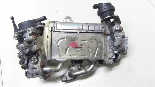 Válvula EGR Mercedes OEM A6541401700 - Usada image 6