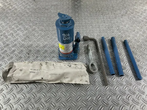 Levier de cric Mercedes-Benz OEM A9065800018 image 2