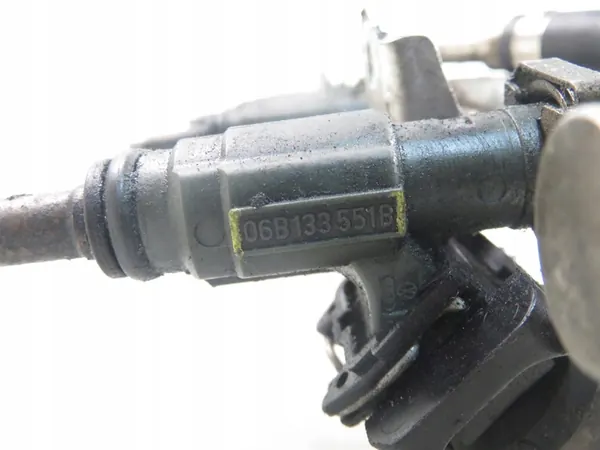 Rampe de carburant Audi A4 1.8 T, 06B133551B image 4