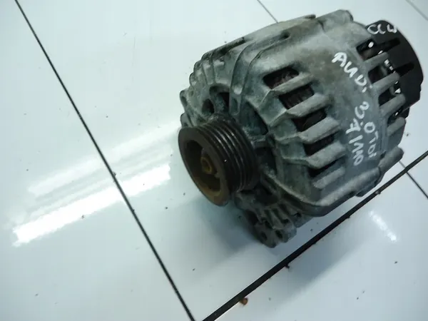 AUDI A4 B8 A5 8T 3.0 TDI Vaihtovirtageneraattori image 2