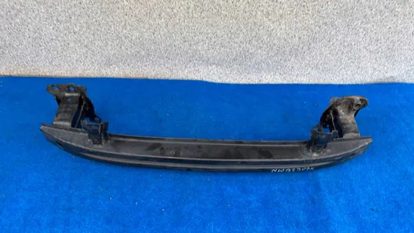 VW Passat B6 Etupuskuri 3C0807109D image 2