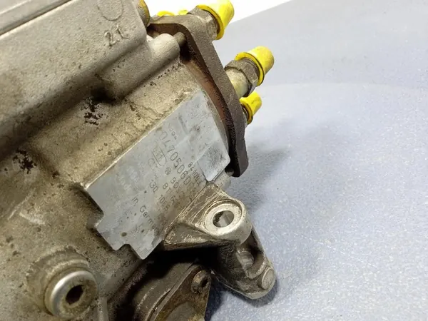 AUDI A4 B5 A6 C5 PASSAT B5 2.5 TDI Kraftstoffpumpe 059130106B image 10