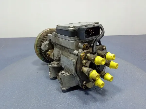 AUDI A4 B5 A6 C5 PASSAT B5 2.5 TDI Kraftstoffpumpe 059130106B image 3