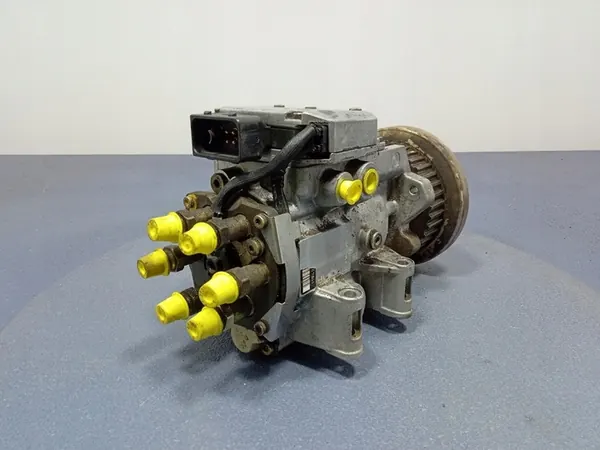 AUDI A4 B5 A6 C5 PASSAT B5 2.5 TDI Kraftstoffpumpe 059130106B image 5